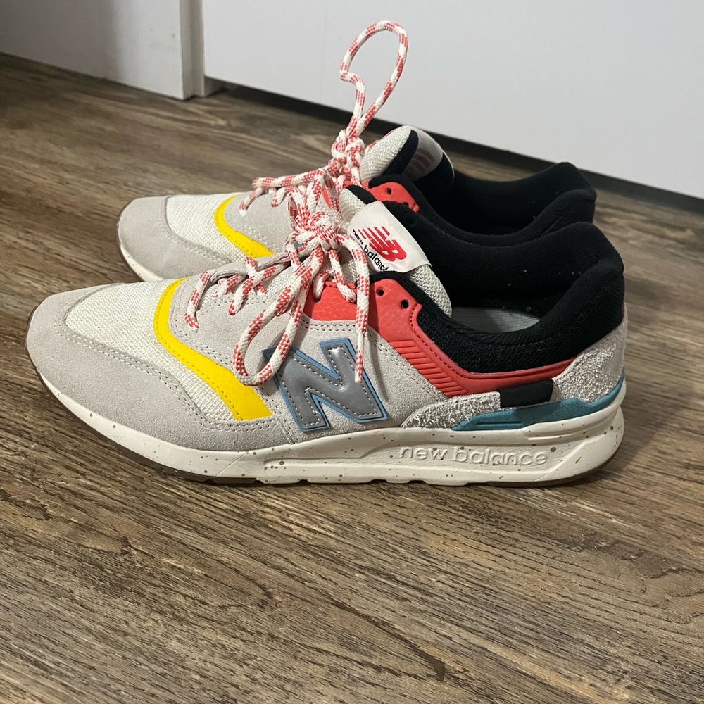 New Balance 997H Athletic Shoe Cream Multicolor